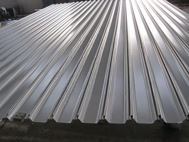 Wind resistant door piece