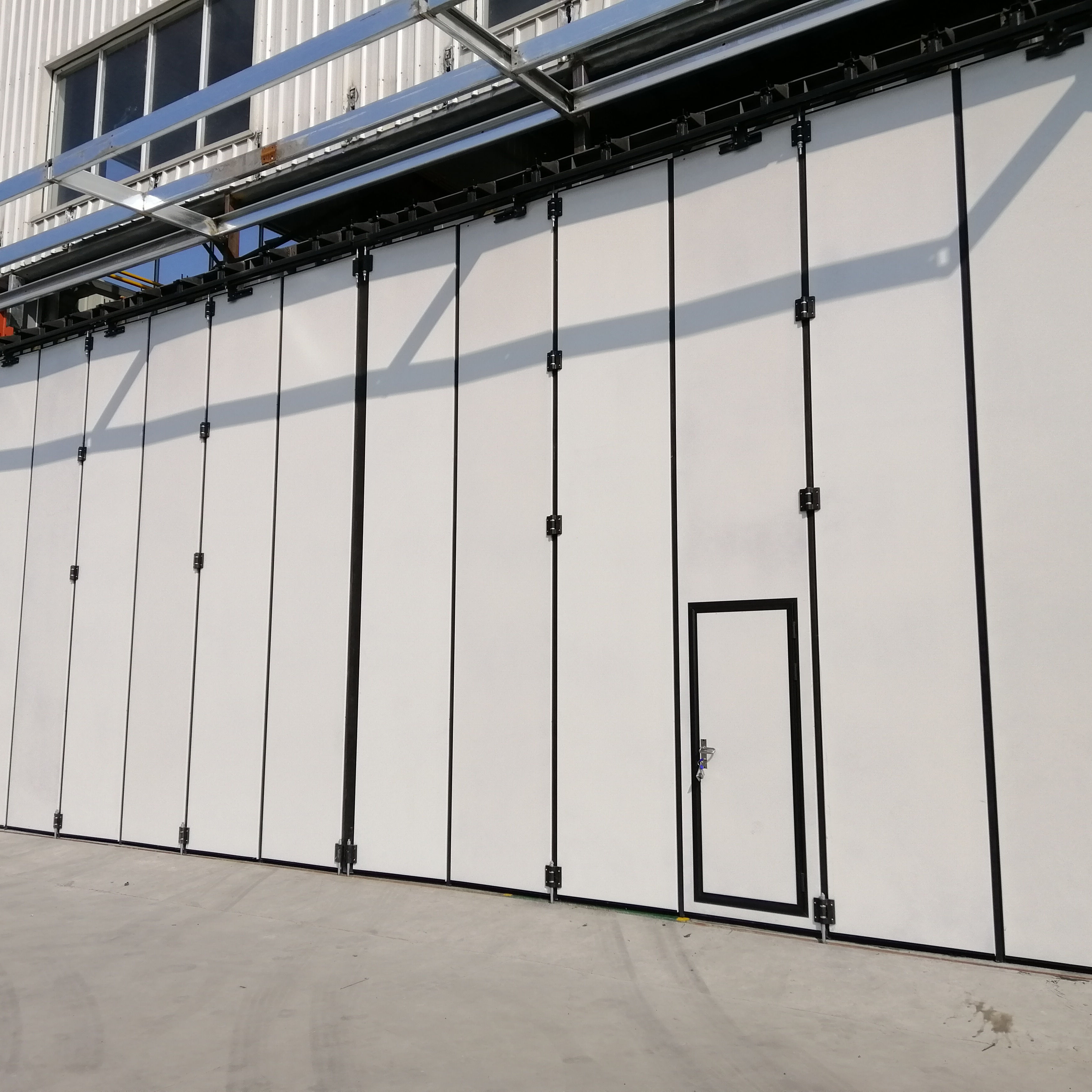 Automatic High-Speed Bi-Fold Industrial Doors: How They Work, Benefits and Applications