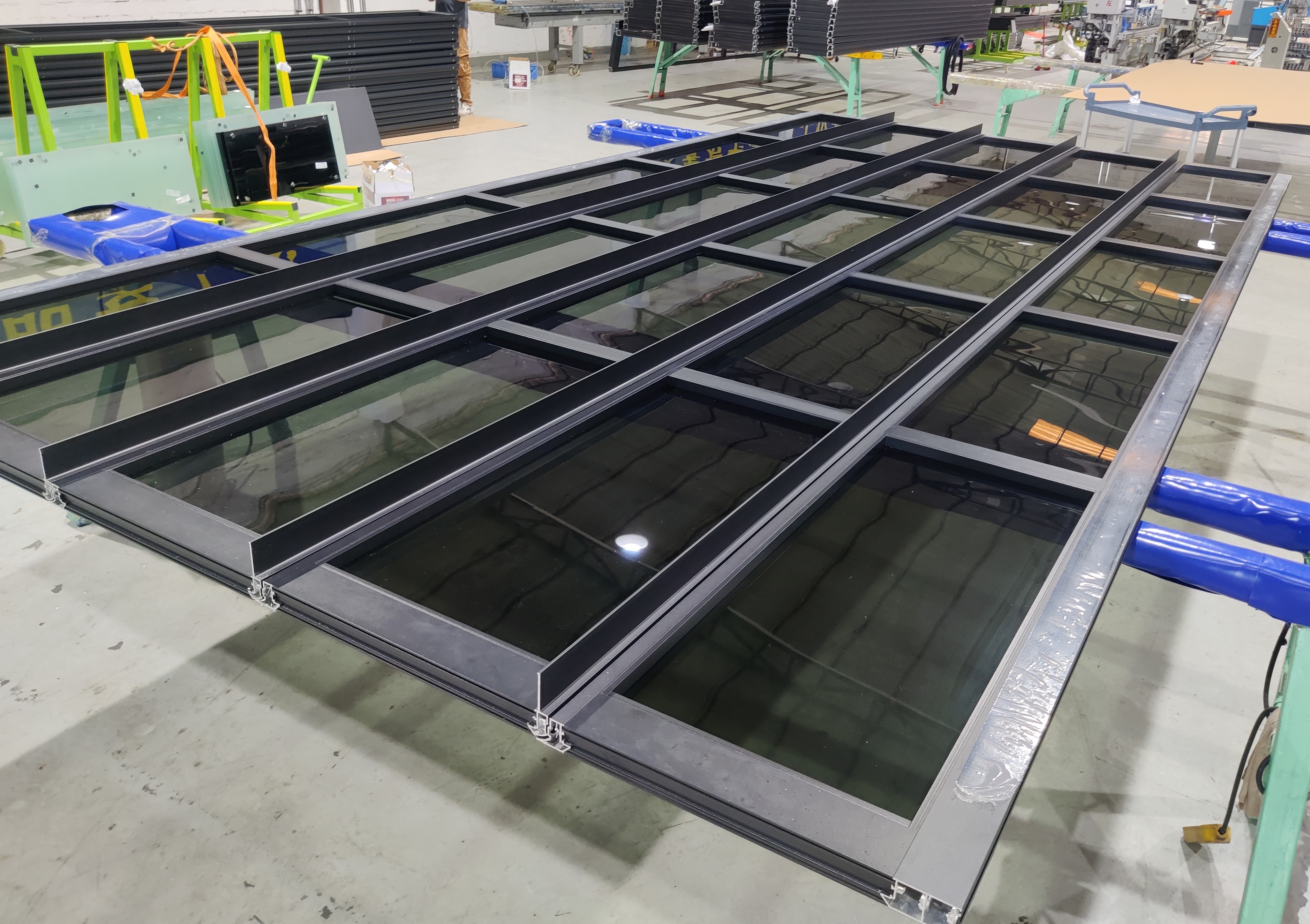 Thermal Break Aluminum Full View Garage Door for Hurricane Zones product description 1