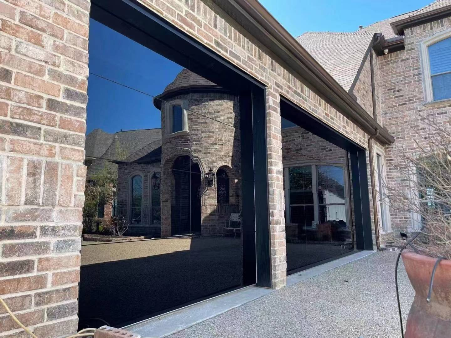Custom Aluminum Garage Door with Tempered Glass Panels product description 1