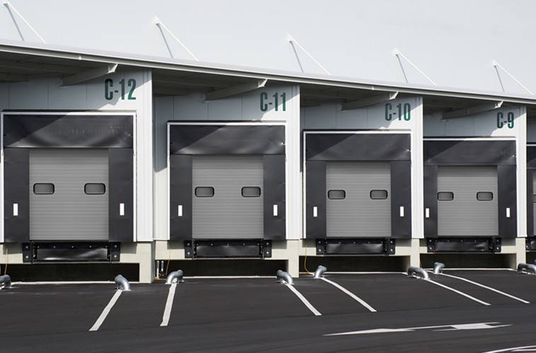 Mechanical dock shelter