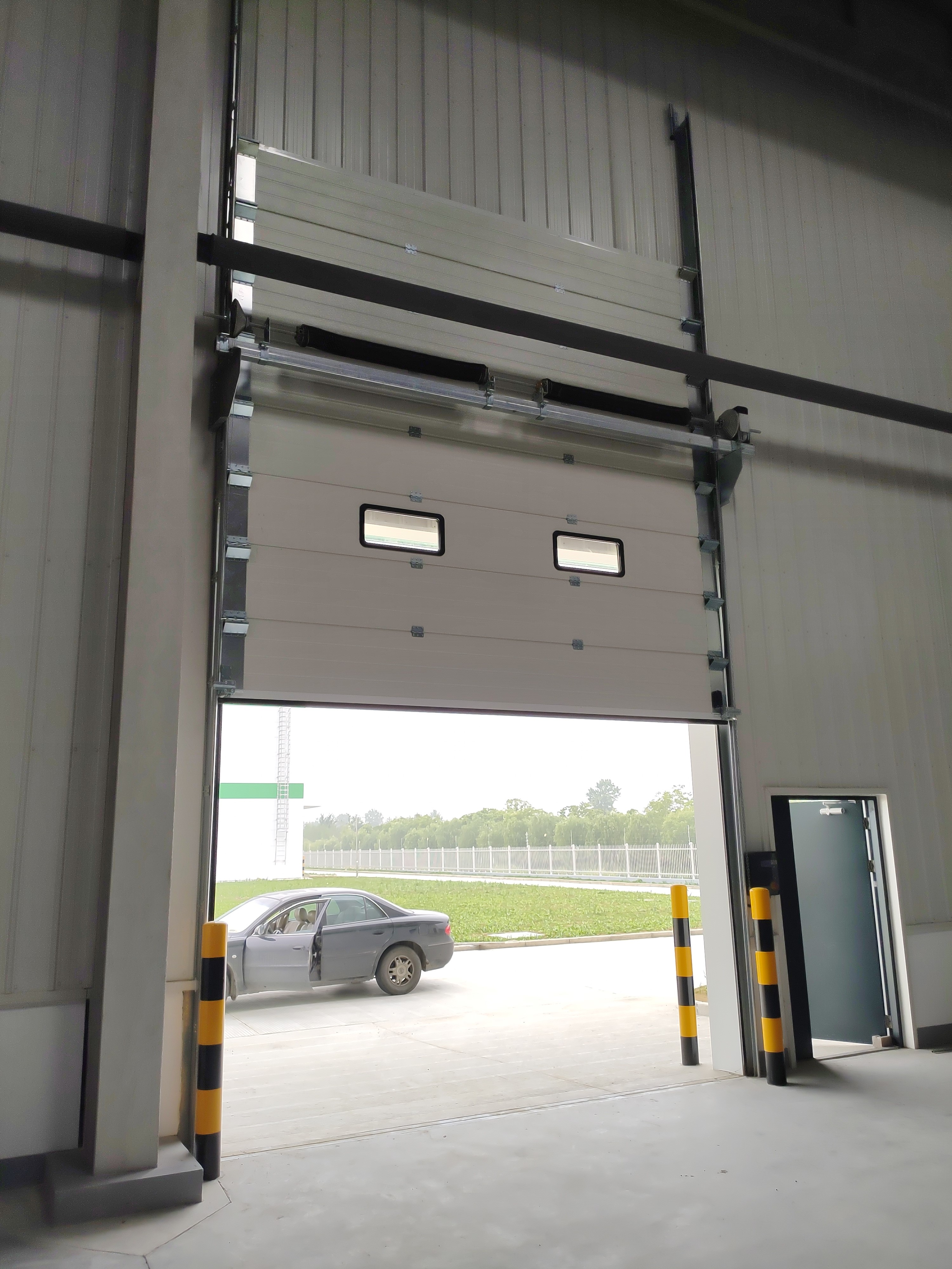 Automatic Galvanized Steel Sectional Door product description 3