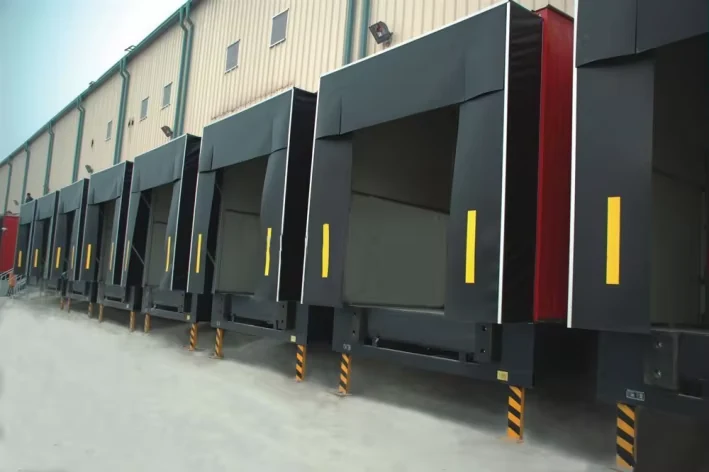 Mechanical dock shelter exterior