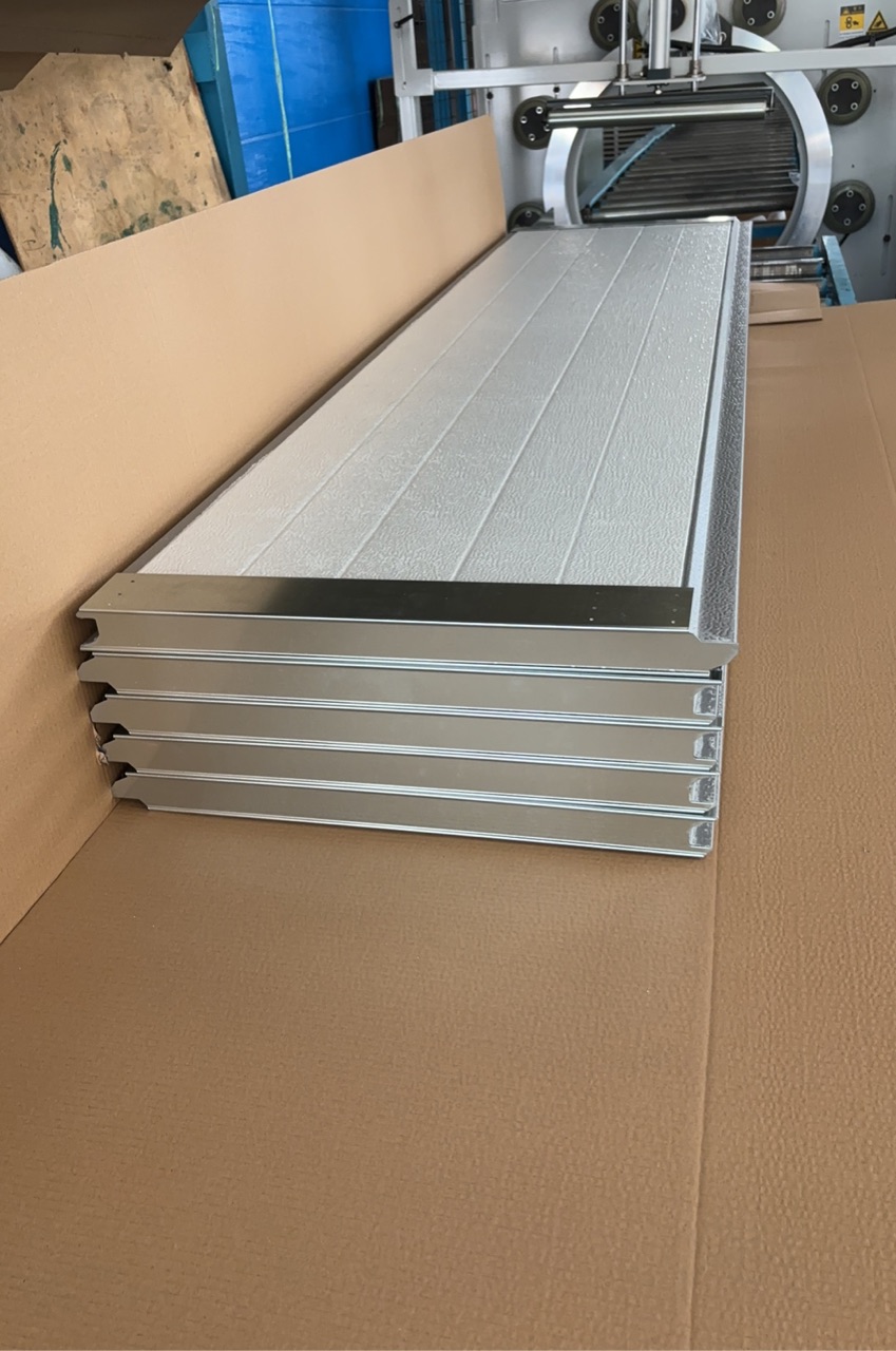 Vertical Bifold Automatic Garage Door for Commercial Buildings product description 5