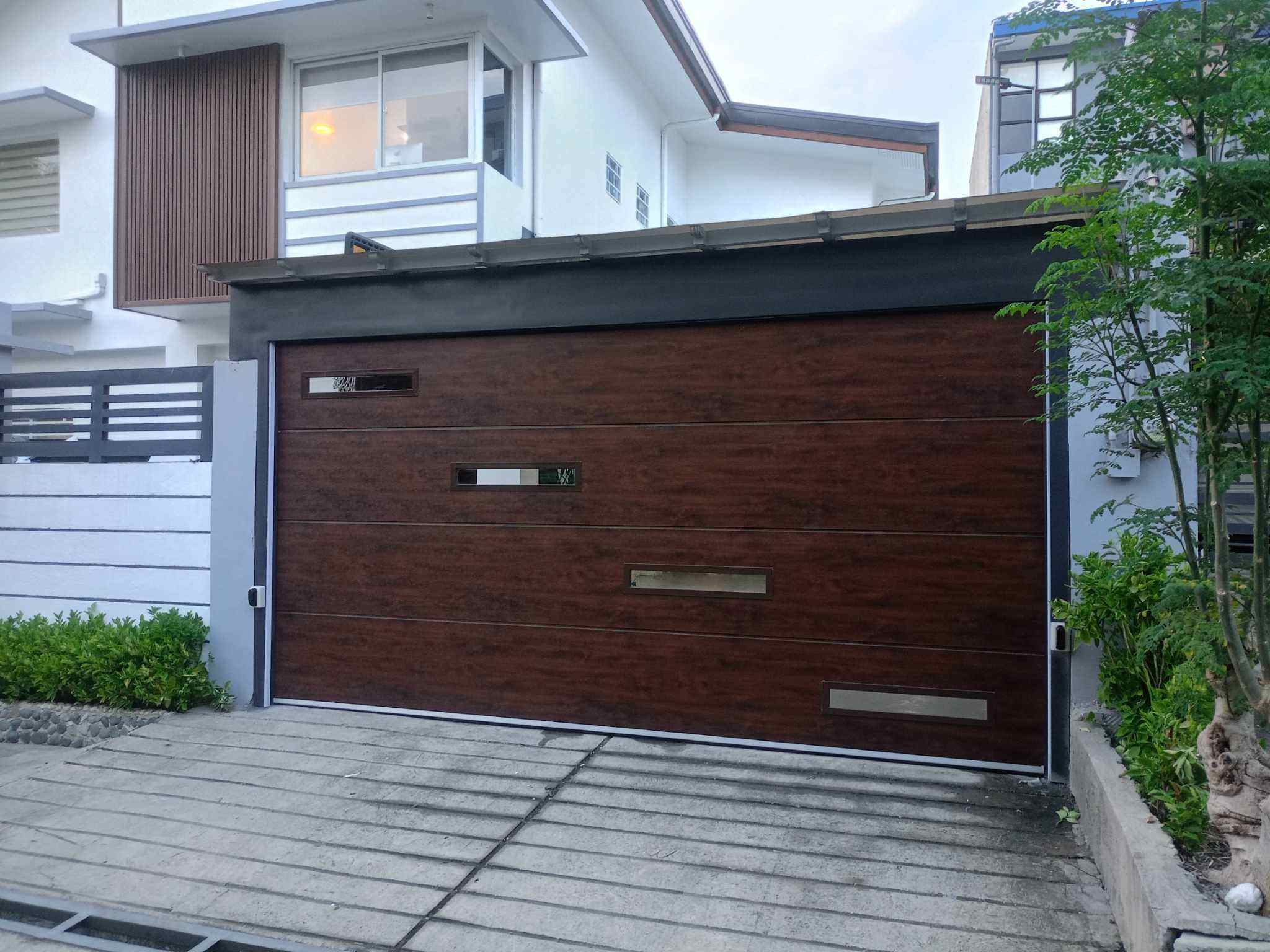 Automatic Residential Steel Garage Door with Custom Sizes